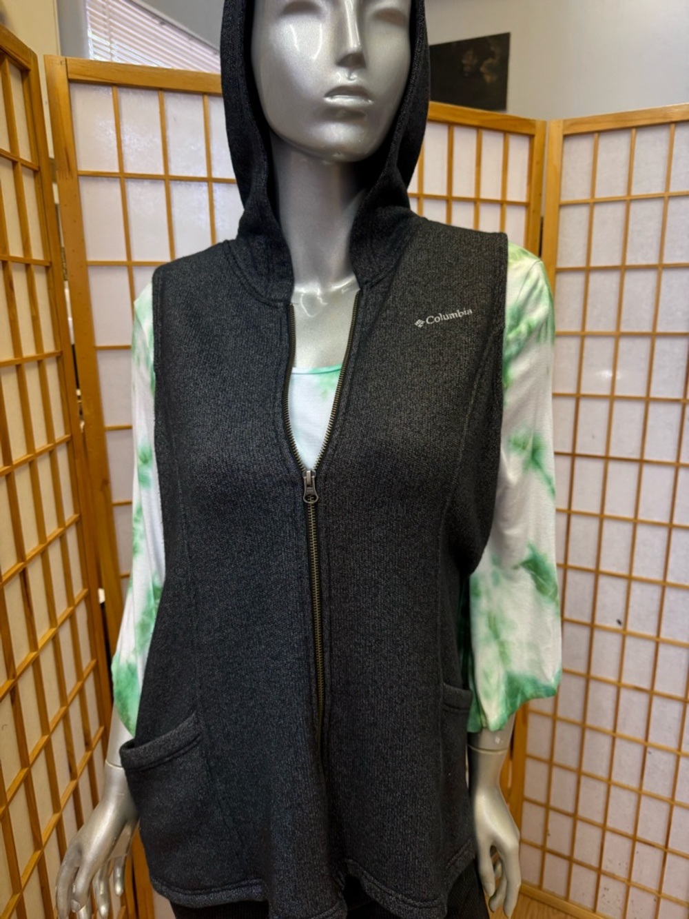 Women’s Columbia Black Hooded Vest Sz Lg